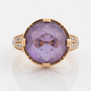 A Bulgari "Parentesi" ring in 18K gold set with faceted amethyst.