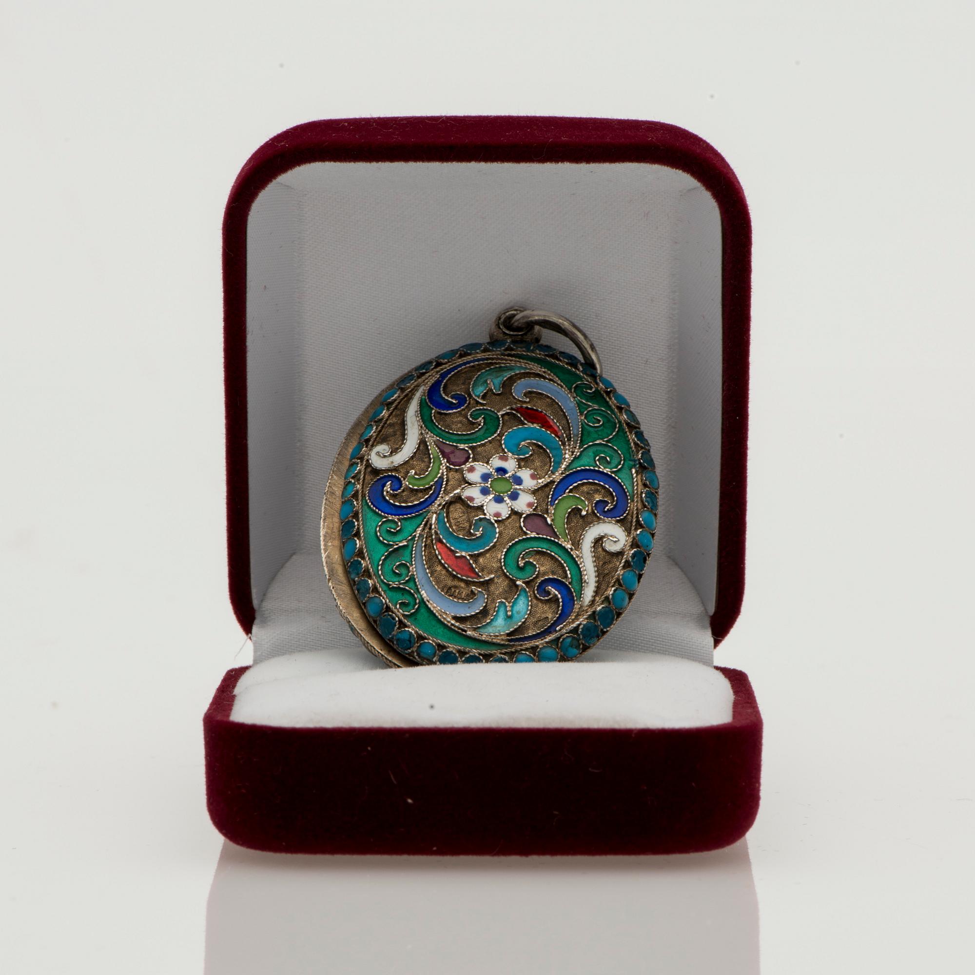 MEDALJONG, cloisonné emalj, silver. Ryska stämplar.