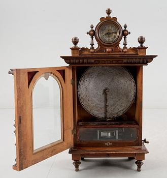 POLYPHON MUSIKAUTOMAT, med klocka, nyrenässans, omkring 1900.