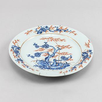 An imari dish, Qing dynasty, Qianlong (1736-95).