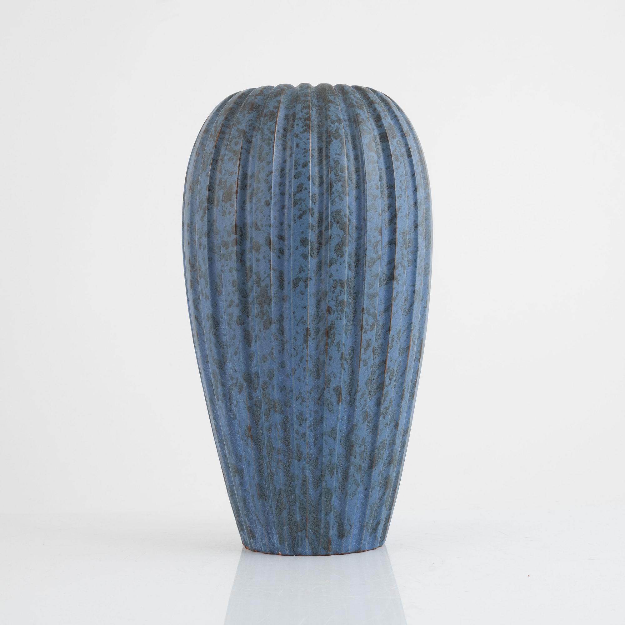 Vicke Lindstrand, vas, Upsala-Ekeby, 1900-talets mitt.