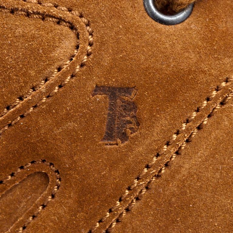 TOD'S, a pair of mens brown suede sneakers. Size 9.