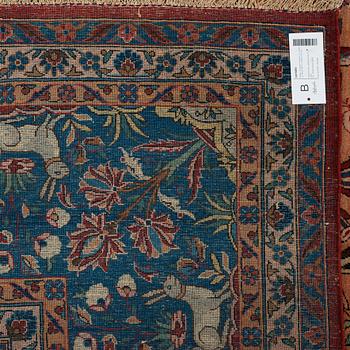 A carpet, a semi-antique Kashan, a so called Dabir, ca 383,5-387,5 x 269,5-275 cm.