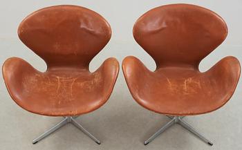 A pair of Arne Jacobsen brown leather 'Swan' chairs, Fritz Hansen, Denmark 1972.