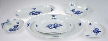 MATSERVIS samt KAFFESERVIS, 102 delar, porslin, "Blå blomst", Kongl Dansk.