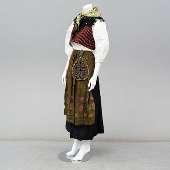FOLKDRÄKT, 15 delar, Ovanåker, Hälsingland, 1800-1900-tal.