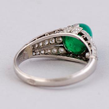 RING, cabochonslipad smaragd, gammalslipade diamanter.  Alexander Tillander, St Petersburg 1855-1918.