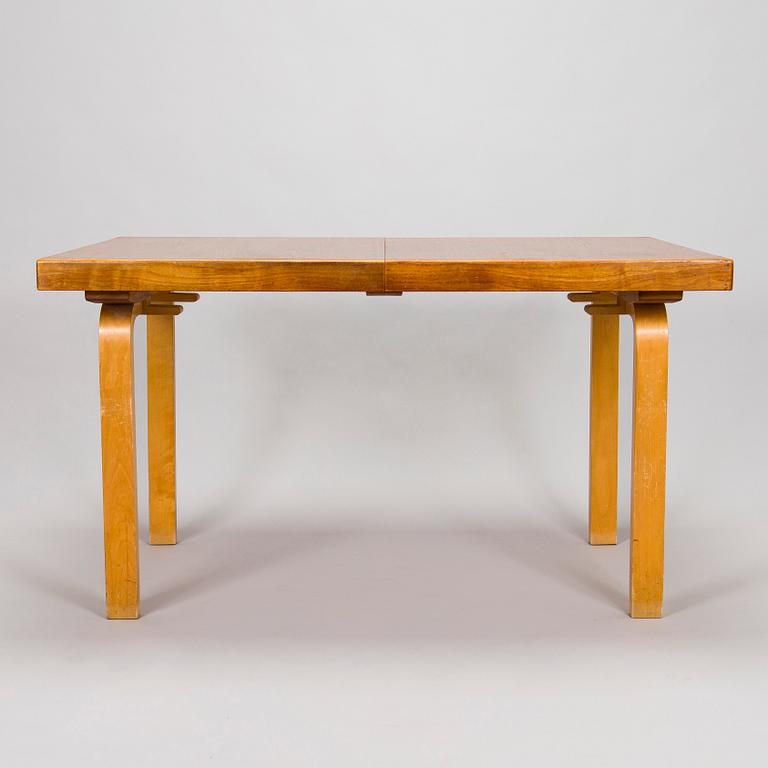 Alvar Aalto, matbord, modell 92 för O.Y. Huonekalu-ja Rakennustyötehdas A.B. 1900-talets mitt.