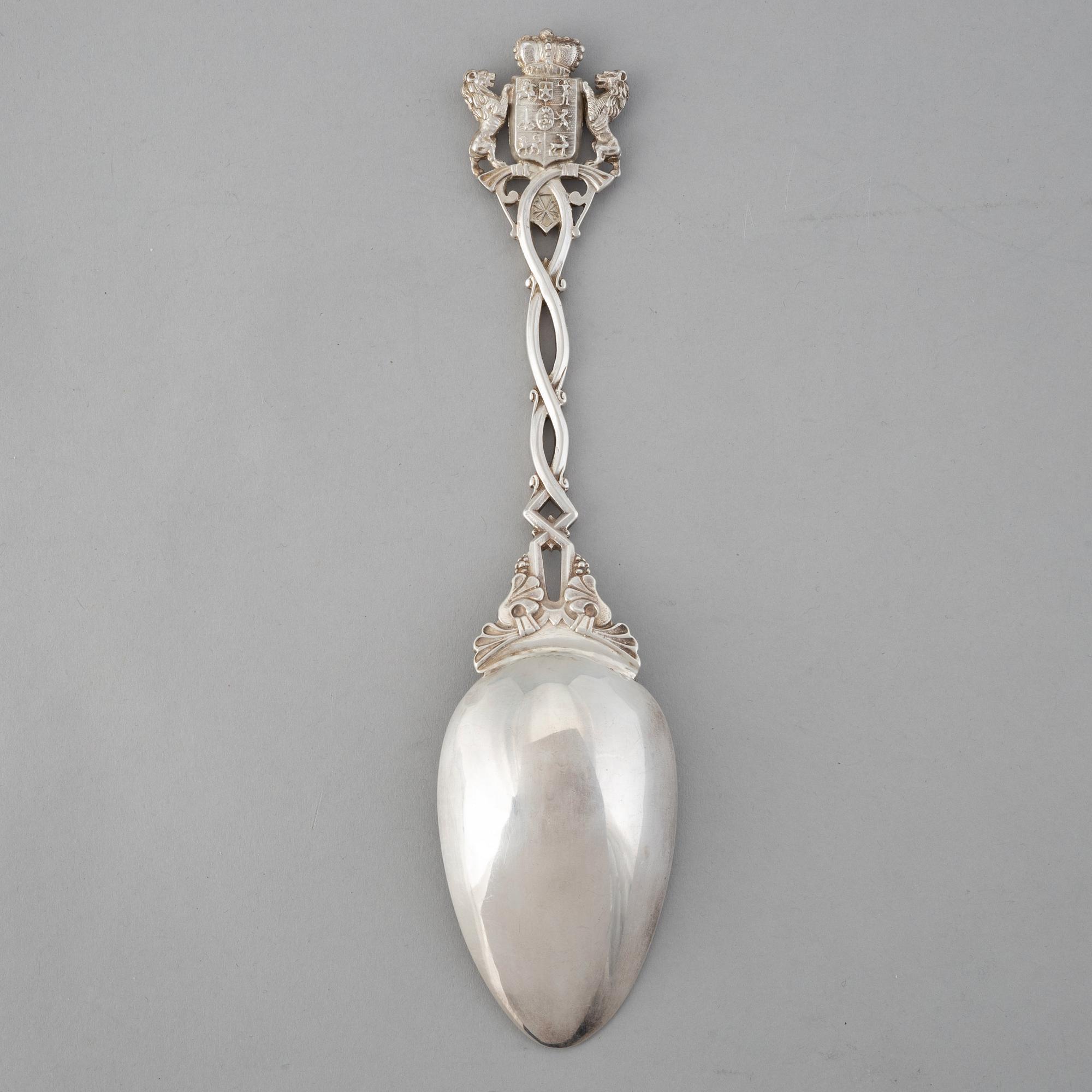 Firma Alexandre Gueyton, 12 st skedar, silver ur Youssopovs Skandinaviska servis, Paris, 1800-talets andra hälft,