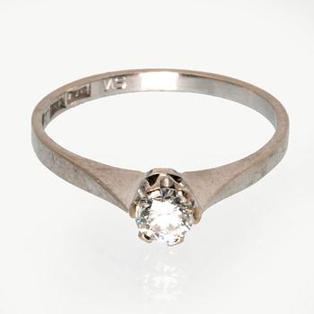 Ring 18K whitegold 1 brilliant-cut diamond 0,33 ct engraved.