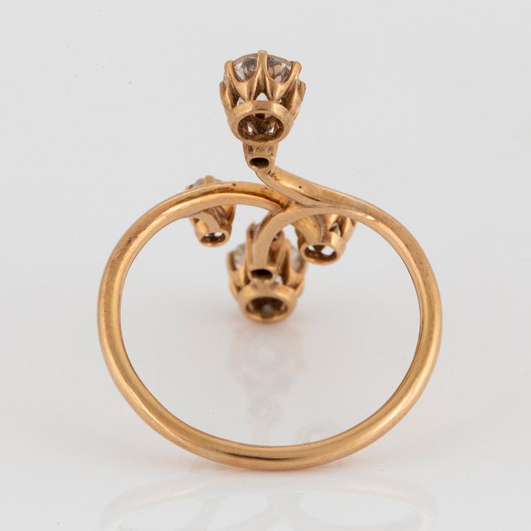 Ring 14K guld med gammal- och rosenslipade diamanter med total vikt ca 1.50 ct.