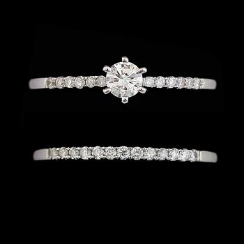 RINGAR, 1 par, 14K vitguld, briljantslipade diamanter tot ca 0.50 ct. Total vikt ca 3 g.