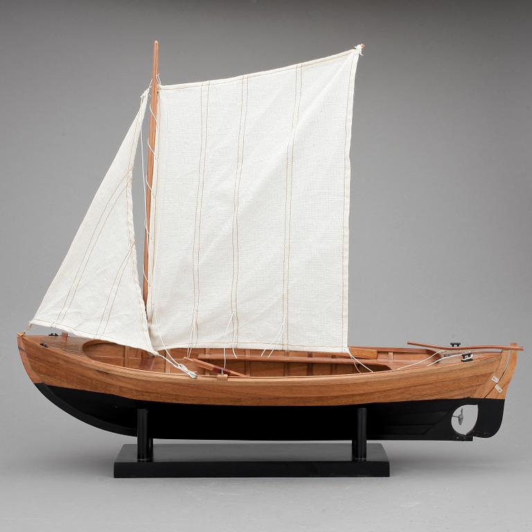 MODELLBÅT, trä, "Smålandssnipa", i modern tillverkning.