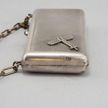 A Russian silver purse, Moscow 1908-26.