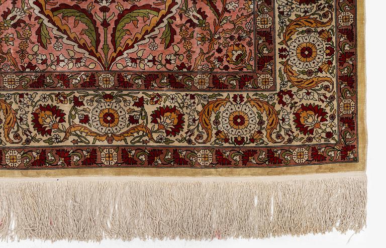 Matta, semiantik silke Hereke, Västra Anatolien, ca 147 x 100 cm.