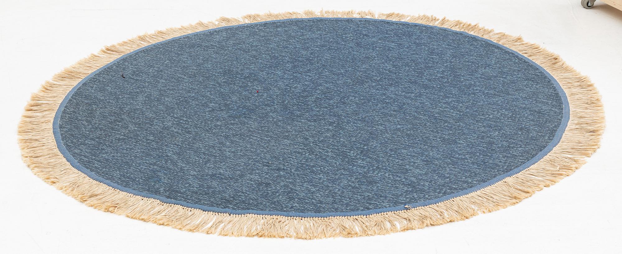 A rug, diameter circa 188 cm.