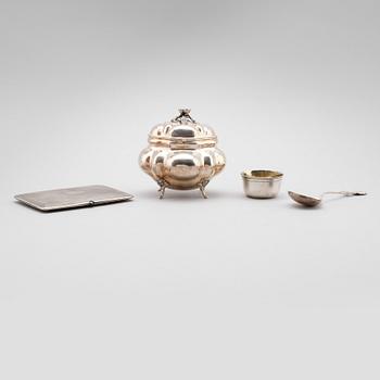 SILVERFÖREMÅL, 4 st, 1900-tal. Vikt ca 419 gram.