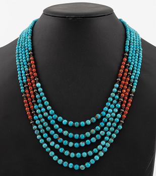 Collier silver femradigt med turkos och korall.