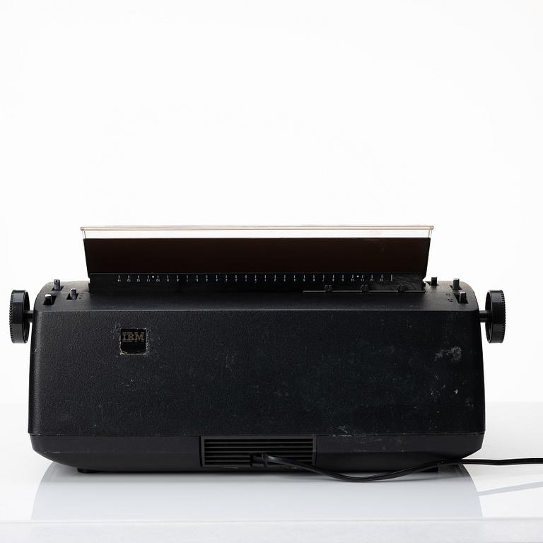 Skrivmaskin, IBM Selectric Typewriter 670X samt fotografi, Mikael Jansson.