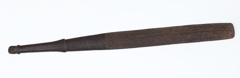 CEREMONIELL KLUBBA. Trä. Nya Guinea omkring 1960-1970. Längd 70,5 cm.