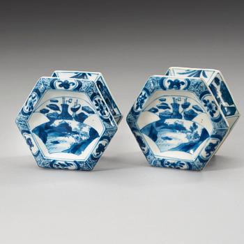 A pair of blue and white salts, Qing fynasty Kangxi (1662-1722).