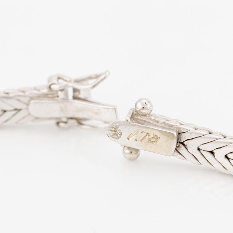 Bracelet in 18K white gold with brilliant-cut diamonds.