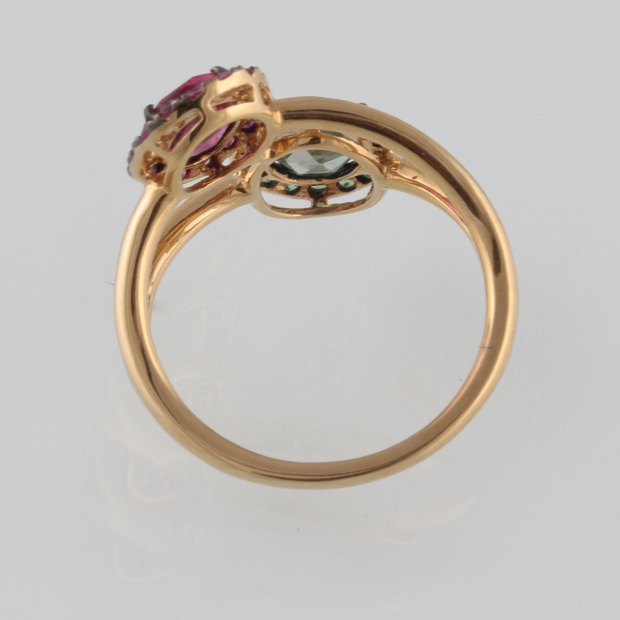 RING, 18K guld med fasettslipade rubiner ca 0.22 ct, turmaliner ca 1.58 ct samt granater ca 0.23 ct. Vikt 4,2 gram.
