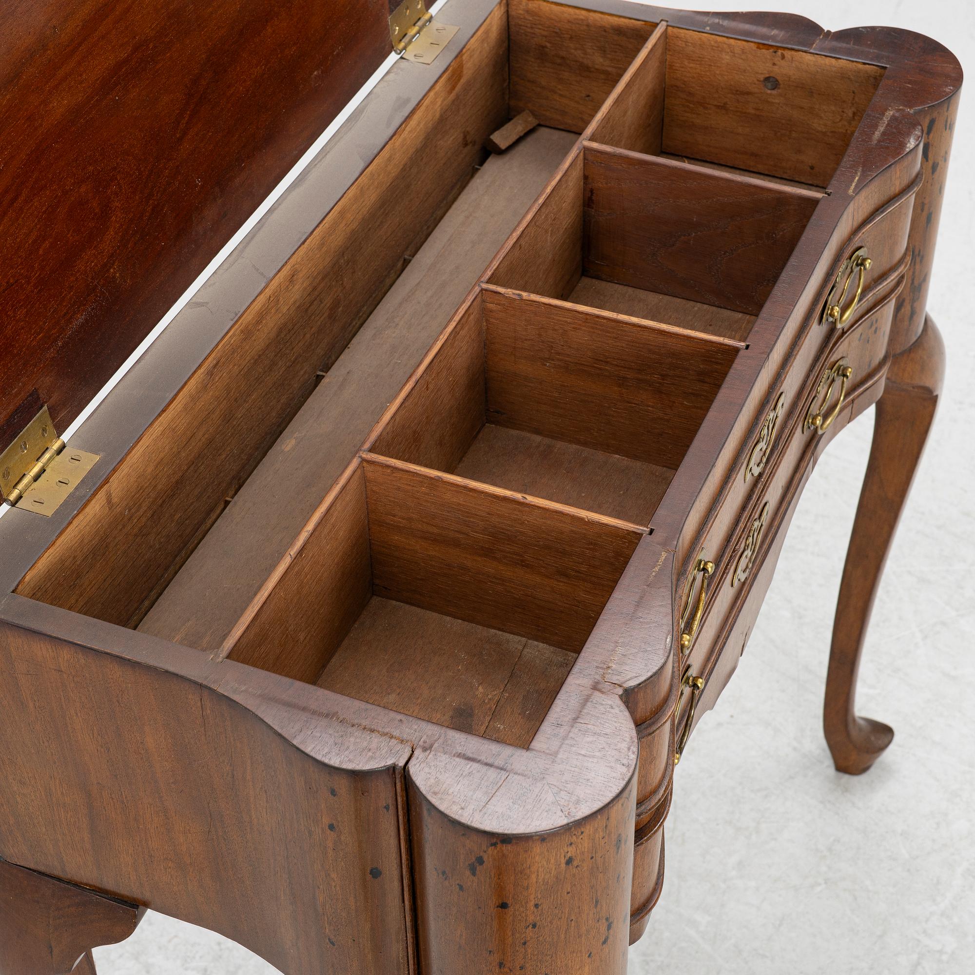 Spelbord/byrå, queen Anne-stil, 1900-tal.