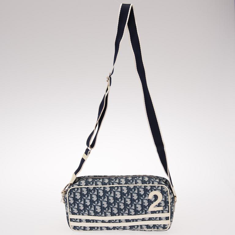A MONOGRAM CANVAS No 2 TROTTER CROSS BODY BAG.