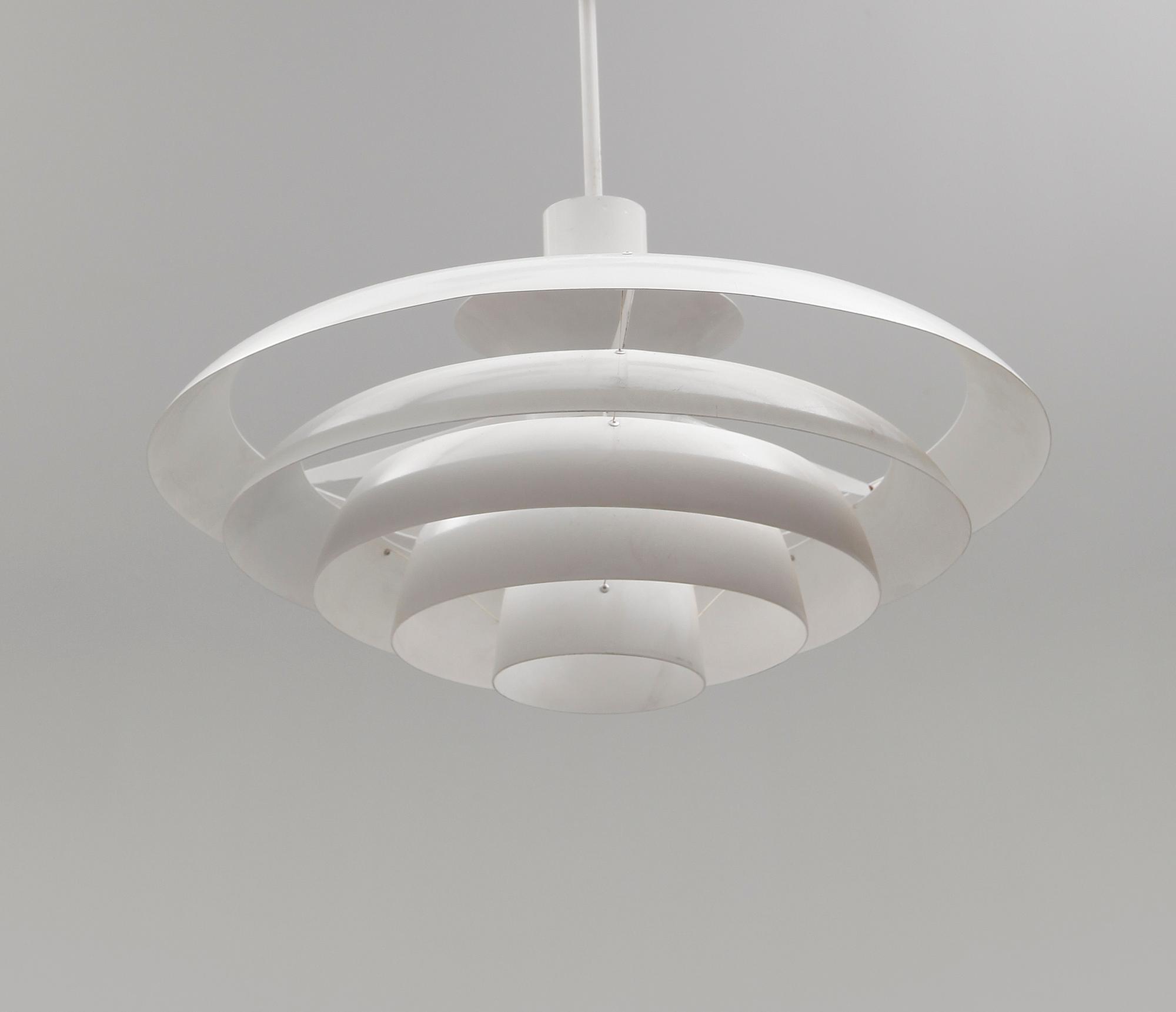 TAKLAMPA, Fagerhults, 1900-talet andra hälft. Höjd ca 65 cm.