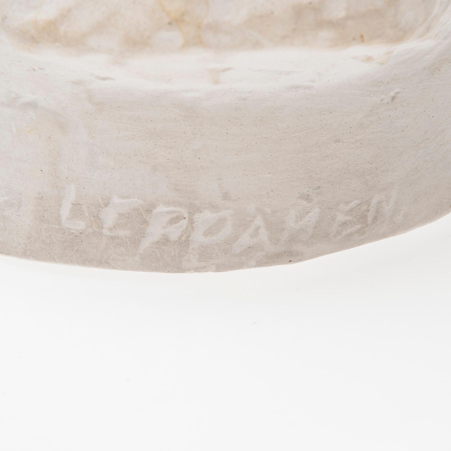 LAURI LEPPÄNEN, skulptur, gips, signerad Leppänen i godset.