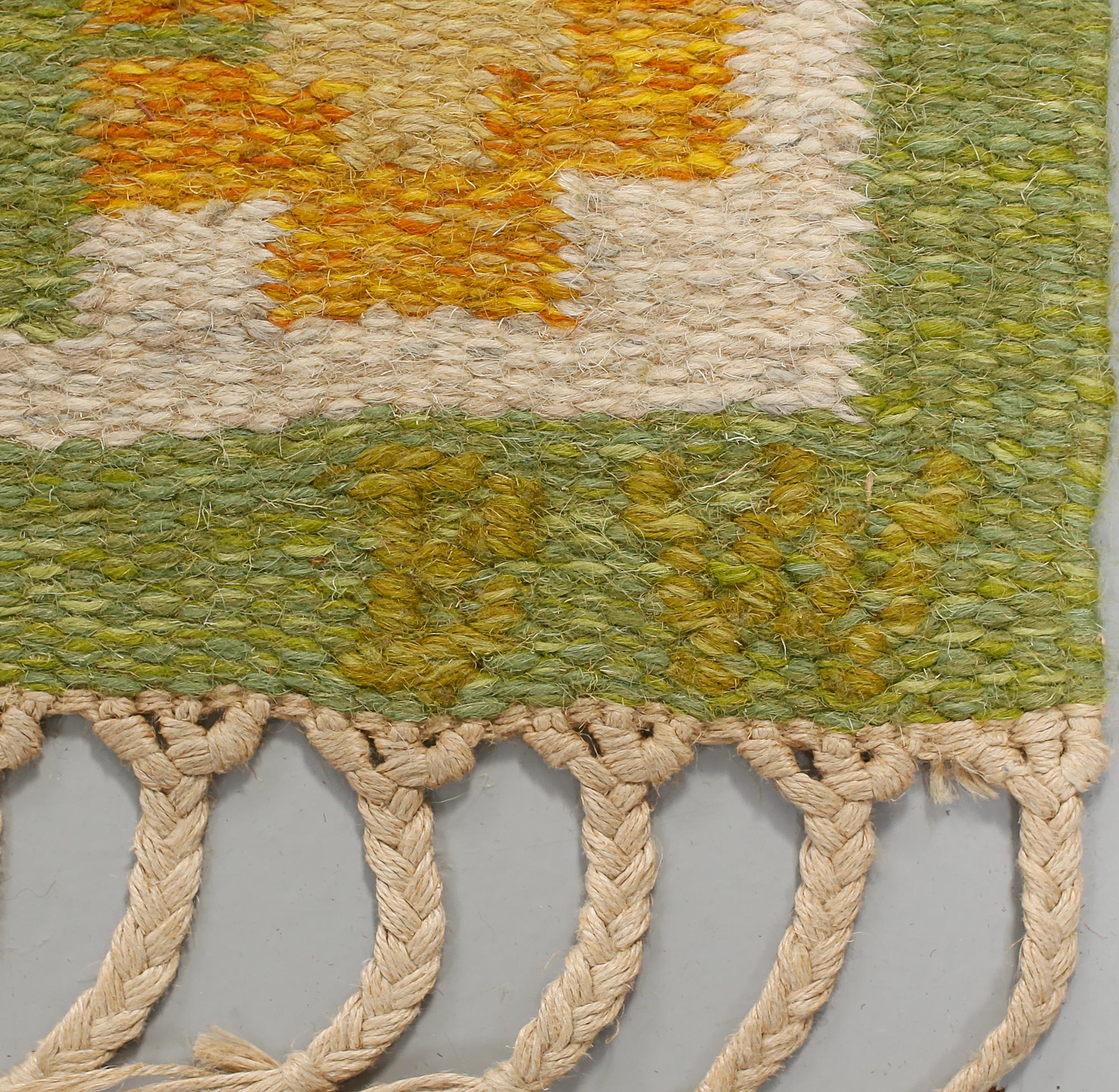 MATTA, rölakan, "Flora", Berit Woelfer, signerad BW, omkring 1900-talets mitt, 225x170 cm.