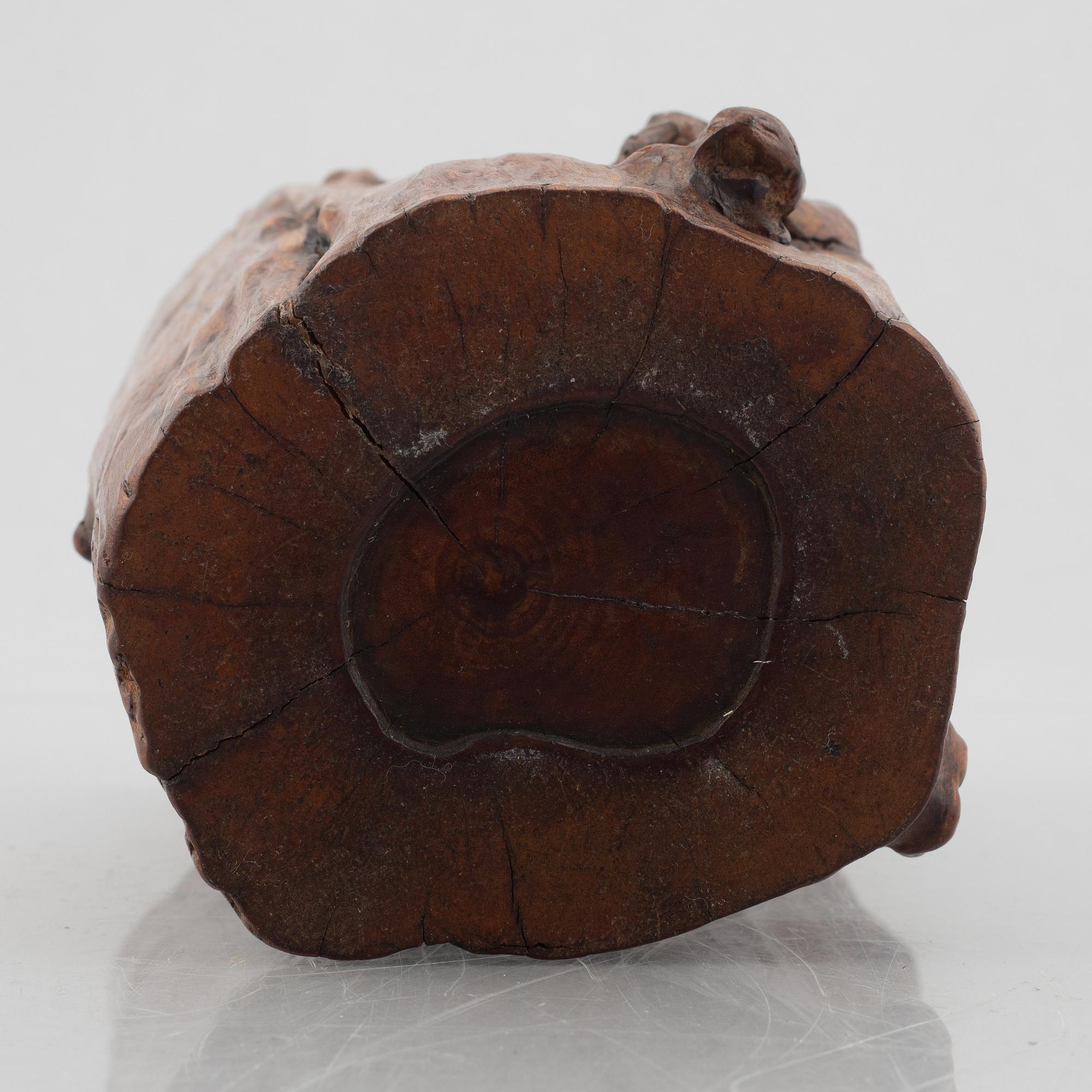 A Chinese wooden brush pot, late Qing dynasty / early 20th century.