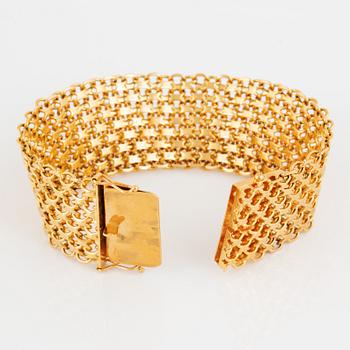 18K gold bracelet.