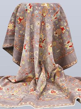 Matta, Ziegler design, ca 359 x 270 cm.