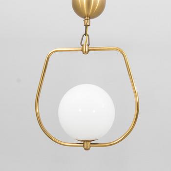 Taklampa 1900-talets mitt.