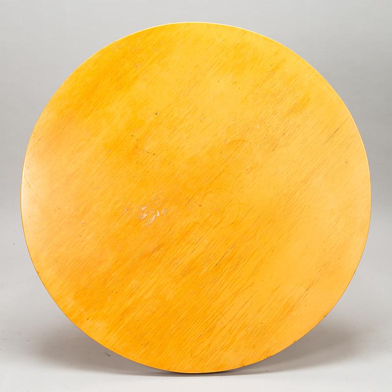 Alvar Aalto, pöytä, malli 90, ja tuoleja, 4 kpl, malli 66 Artek 1900-luvun puoliväli.