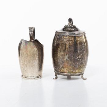 Gräddkanna och senapskanna, silver, Stockholm, 1826-1932.