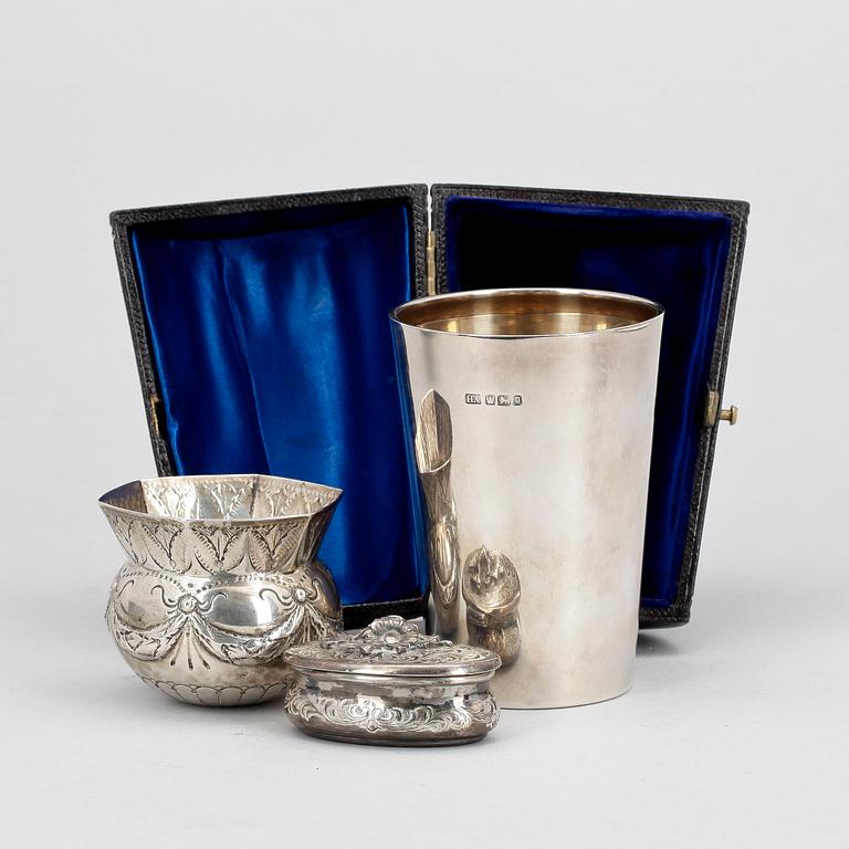 PARTI SILVER, 3 delar, silver, bl a Atkin Brothers, Sheffield, England 1899. Tot vikt 244 g.