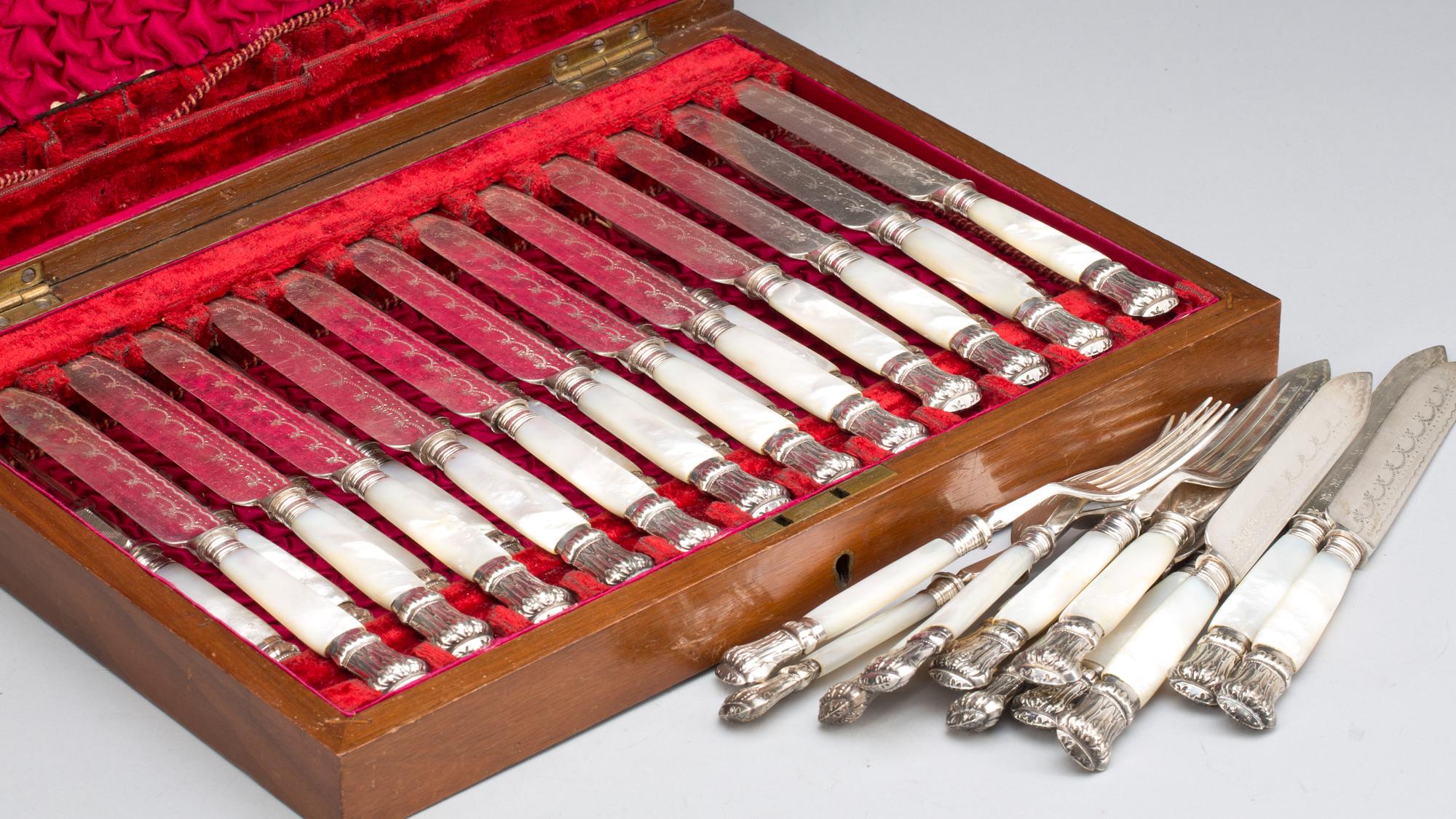 BESTICK, nysilver, utländska stämplar, omkring 1900, 36 delar.