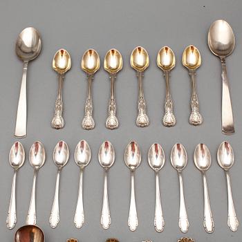 BESTICKSERVISDELAR, mestadels Sverige/England, 1800/1900-tal. Totalvikt ca 735 gram.