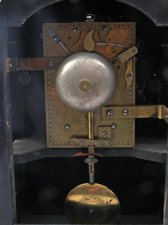 BORDSPENDYL, märkt James Upjohn, Brentford, 1800-talets mitt.