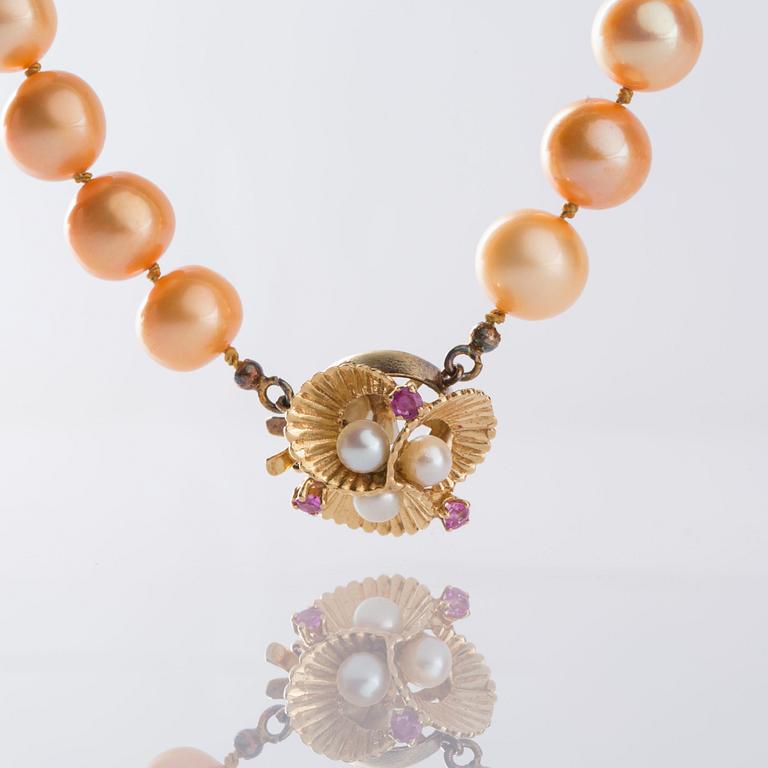 COLLIER, odlade sötvattenspärlor med lås i 18K guld.