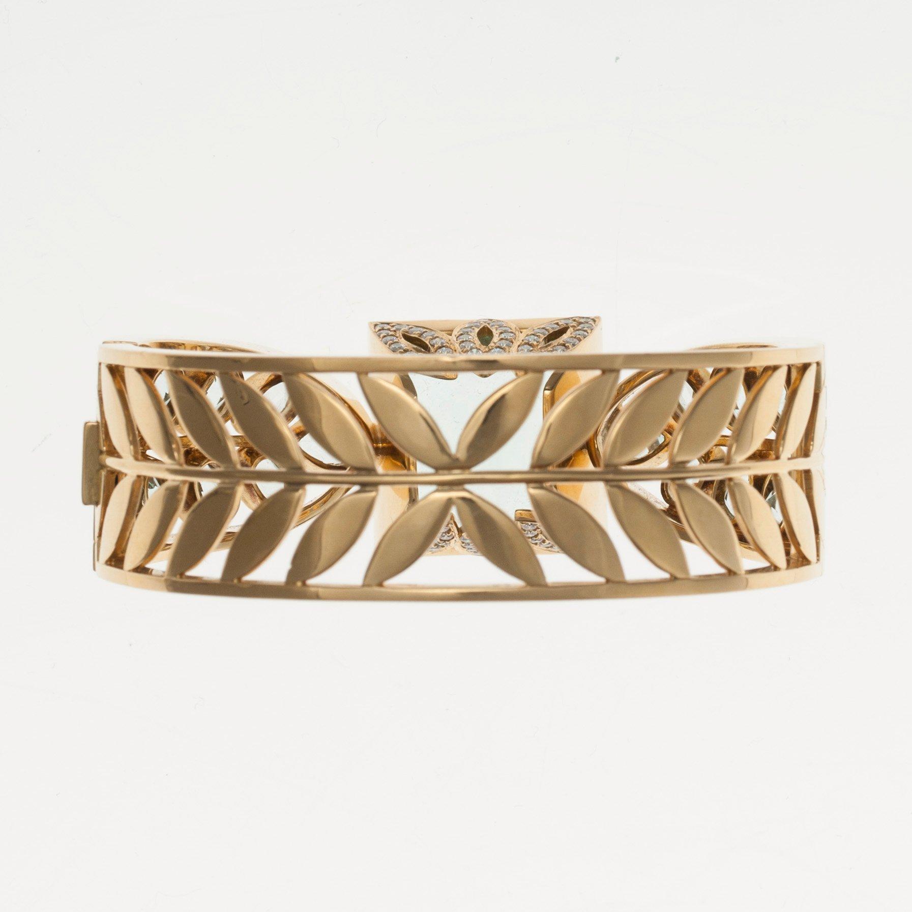 ARMRING, 18K guld, akvamariner ca 50 ct, briljantslipade diamanter ca 0,70 ct. TEMPLE ST. CLAIR, USA. Vikt 93 g.