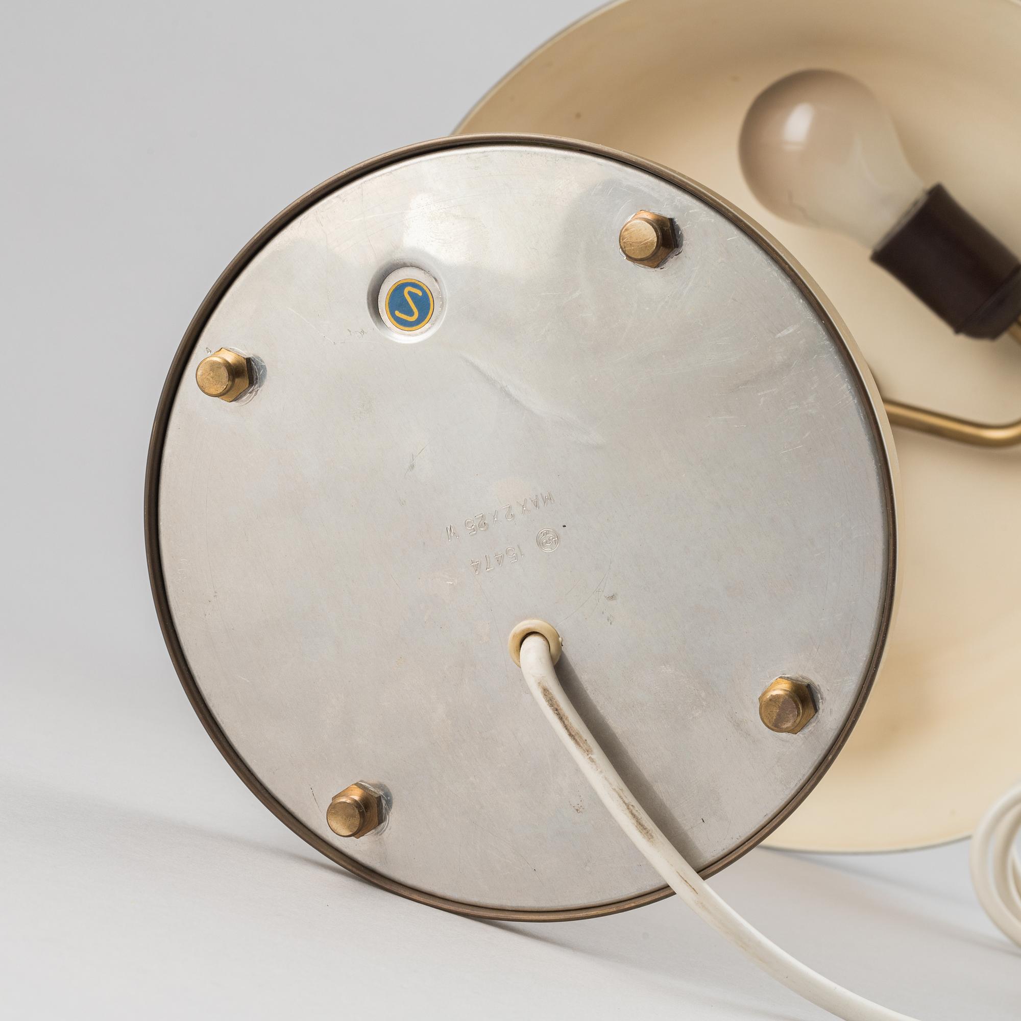 A modell 15474 table lamp from Böhlmarks, 1940's/50's.