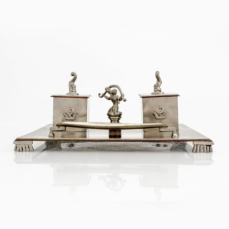 A 1920/30s pewter desk stand and seal.