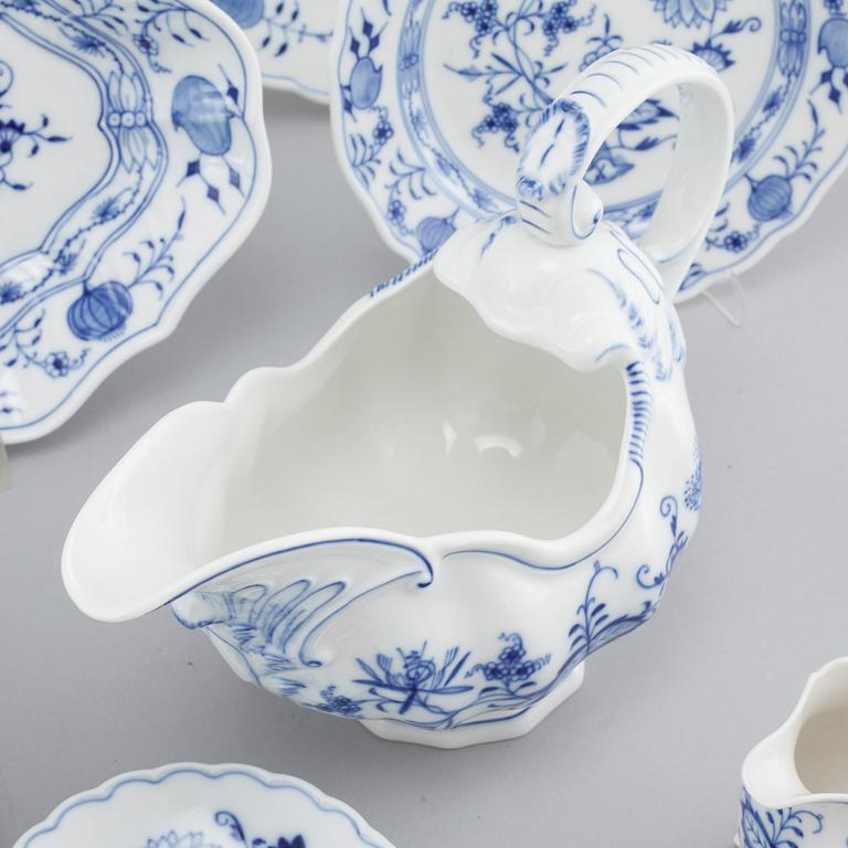 55 pieces of "Blue Onion/Zwiebelmunster" porcelain tableware, by Meissen, 20th century.