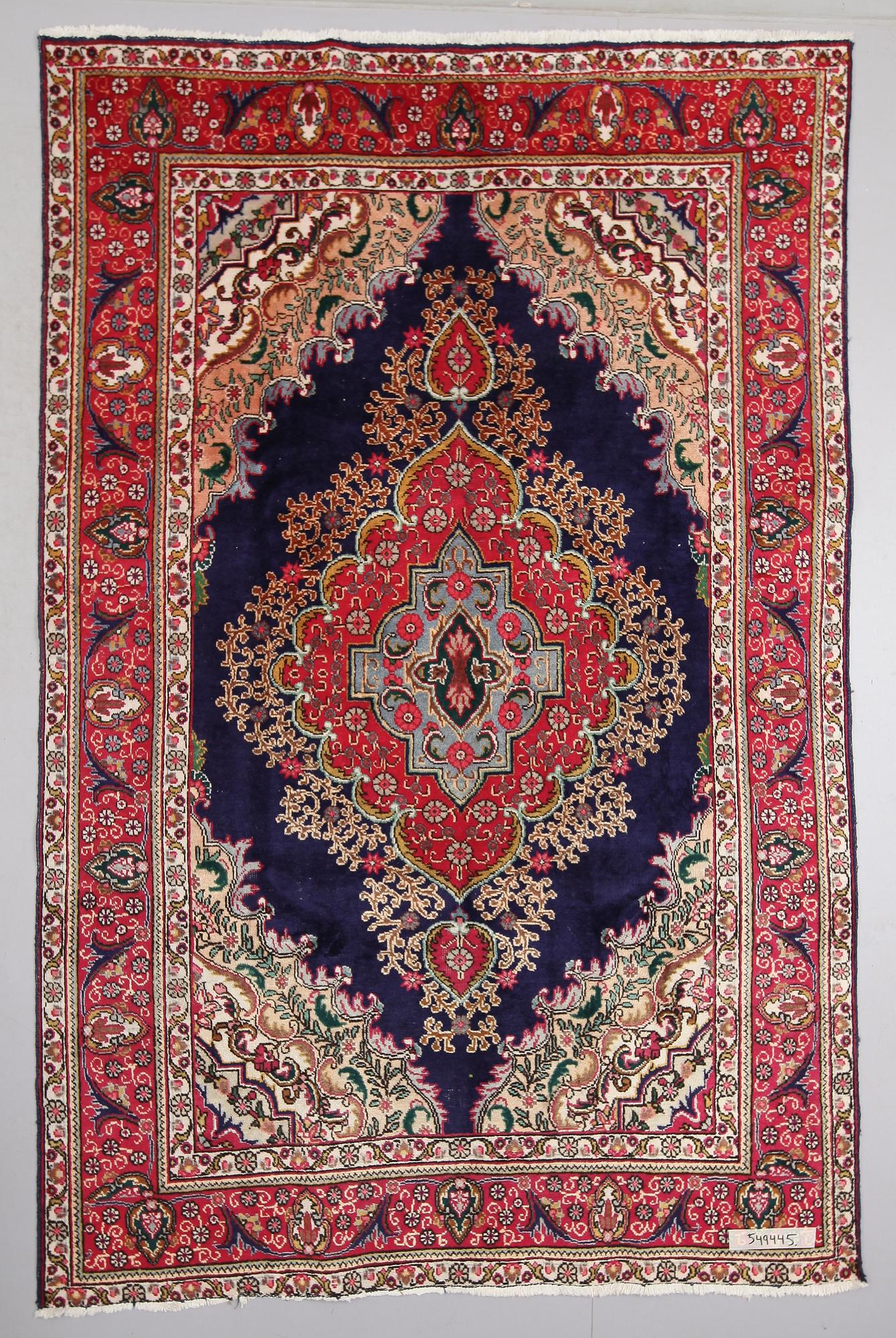MATTA, orient, ca 302 x 198 cm.