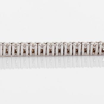 Brilliant cut diamond tennis bracelet.