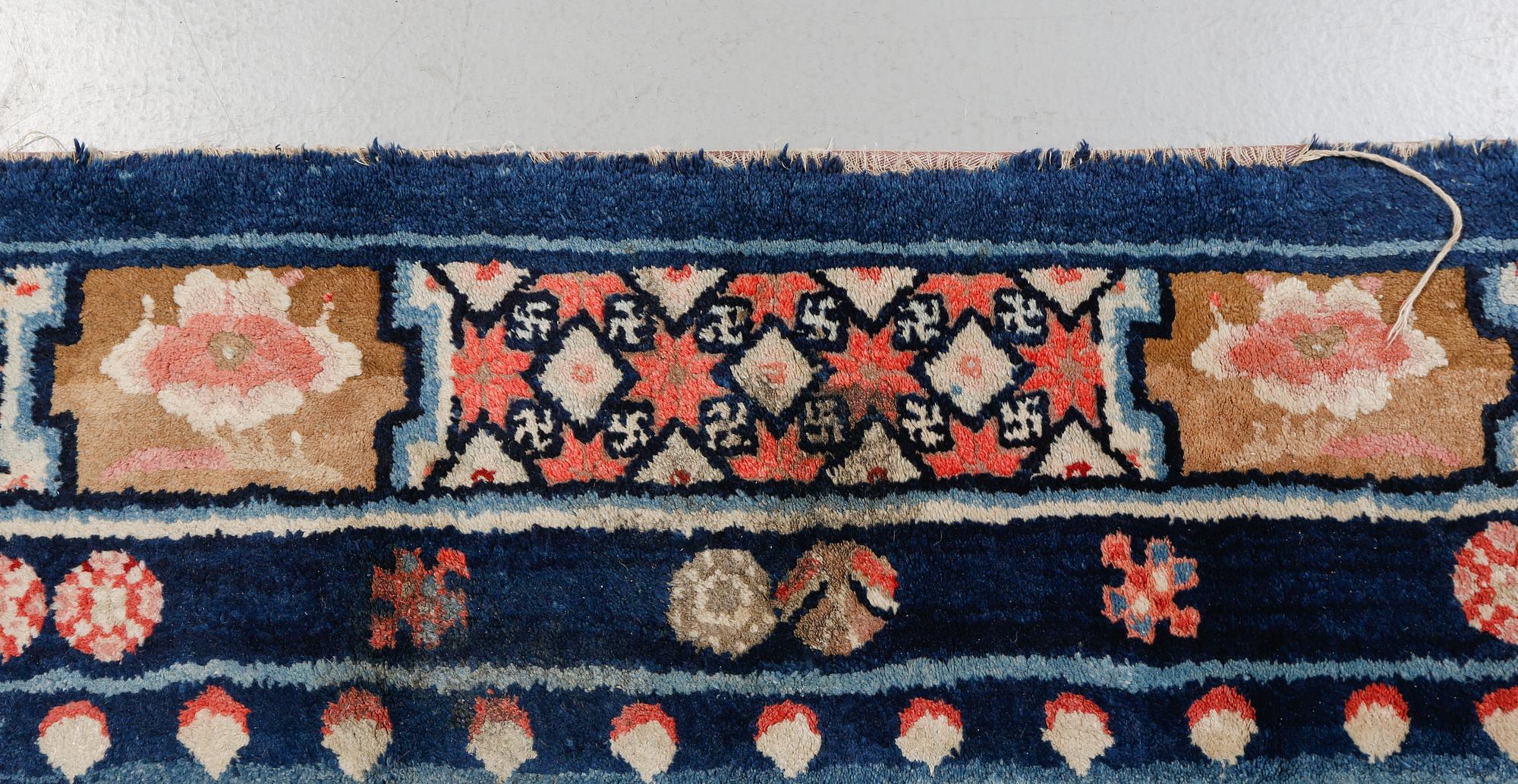 MATTA, Kina, old/semiantik, 205 x 135 cm.